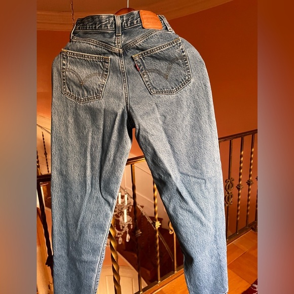 Levi’s premium medium wash high waisted tapered jeans size 26 - Picture 8 of 10